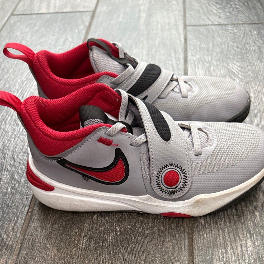 Nike Kids' team hustle D11